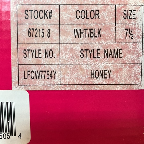 Awesome pair of LA Gear black/white jogger shoes. Size 7 1/2. Gently worn. - Picture 7 of 9